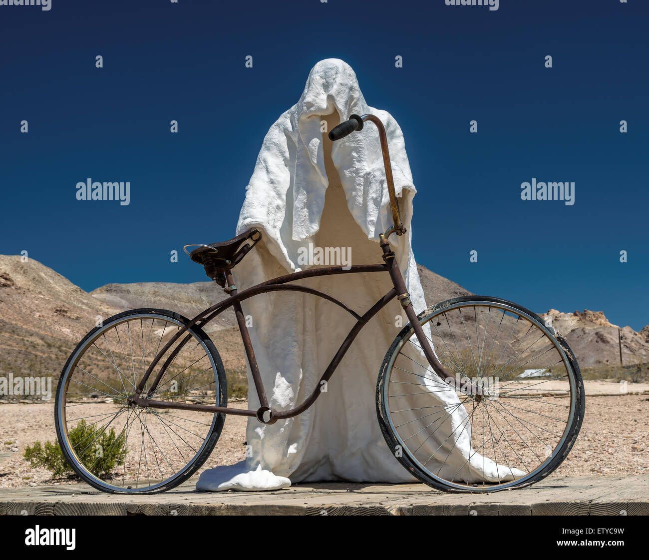 Death by bicycle in the desert, sculpture, Death Valley, National Park, California, USA Stock Photo