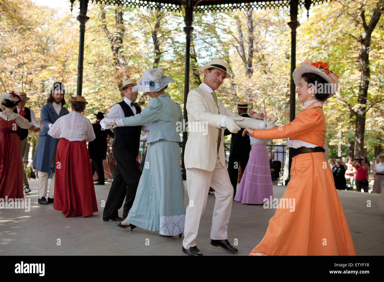 Old fashioned dance at the Jardins de Luxembourg in Paris. Afternoon show for tourists. France Stock Photo