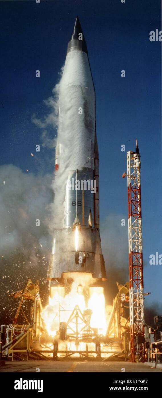 Space rocket lift off hi-res stock photography and images - Alamy