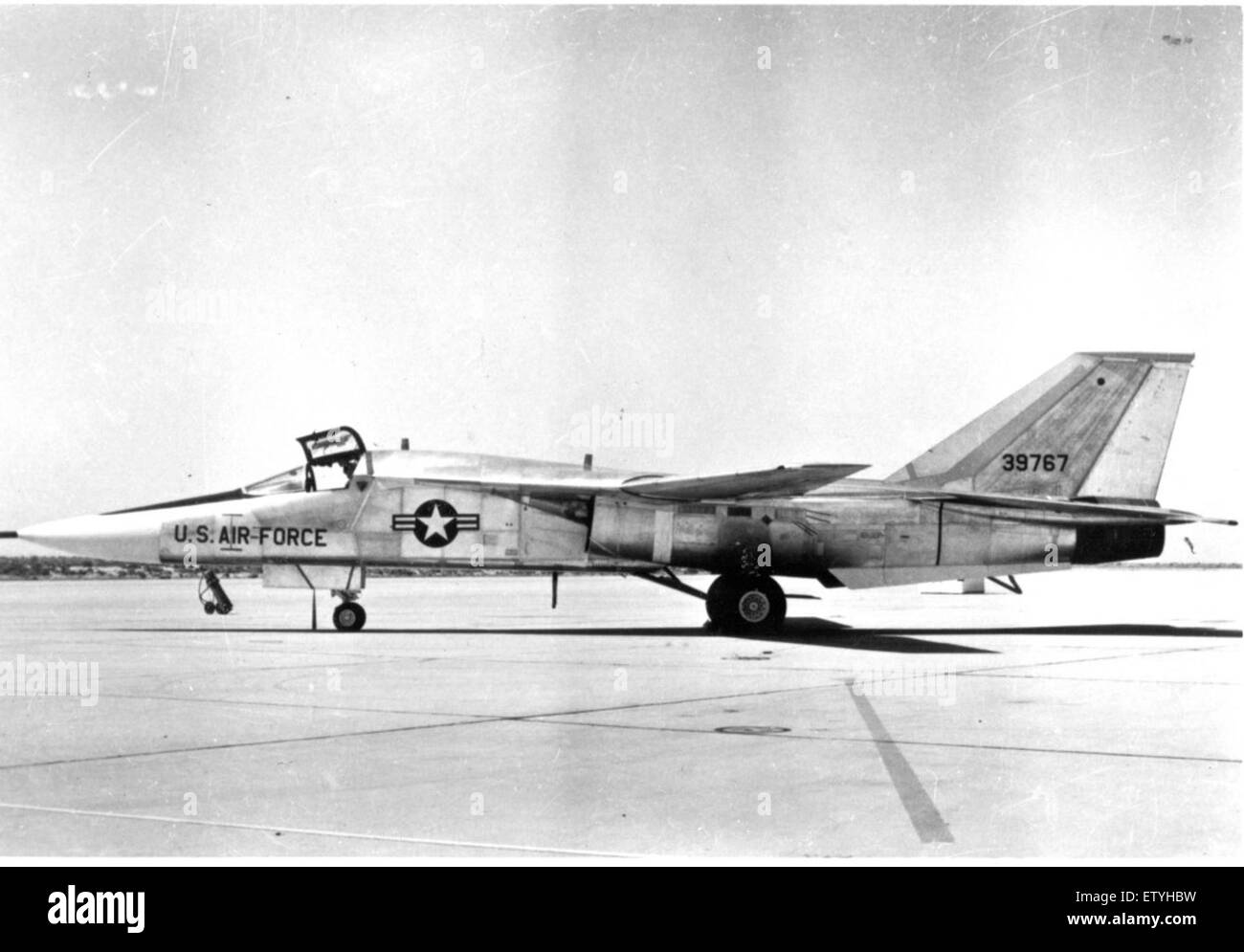 F 111a Aircraft Black And White Stock Photos Images Alamy f-111a-aircraft-black-and-white-stock-photos-images-alamy