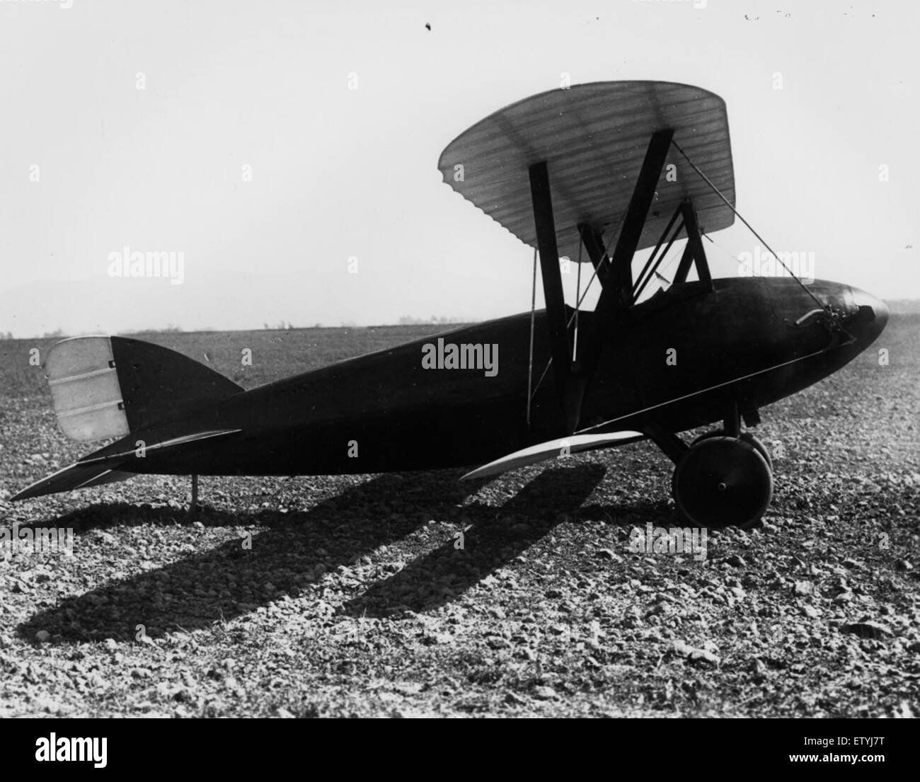 Modern aircraft in flight Black and White Stock Photos & Images - Alamy