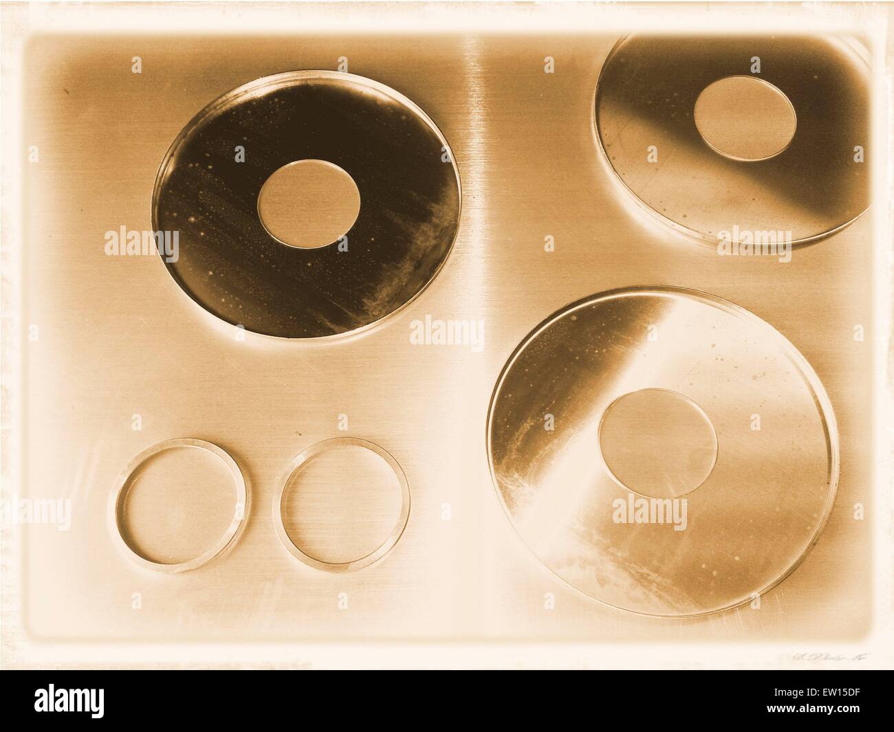 Metal golden rings texture on light background Stock Photo - Alamy