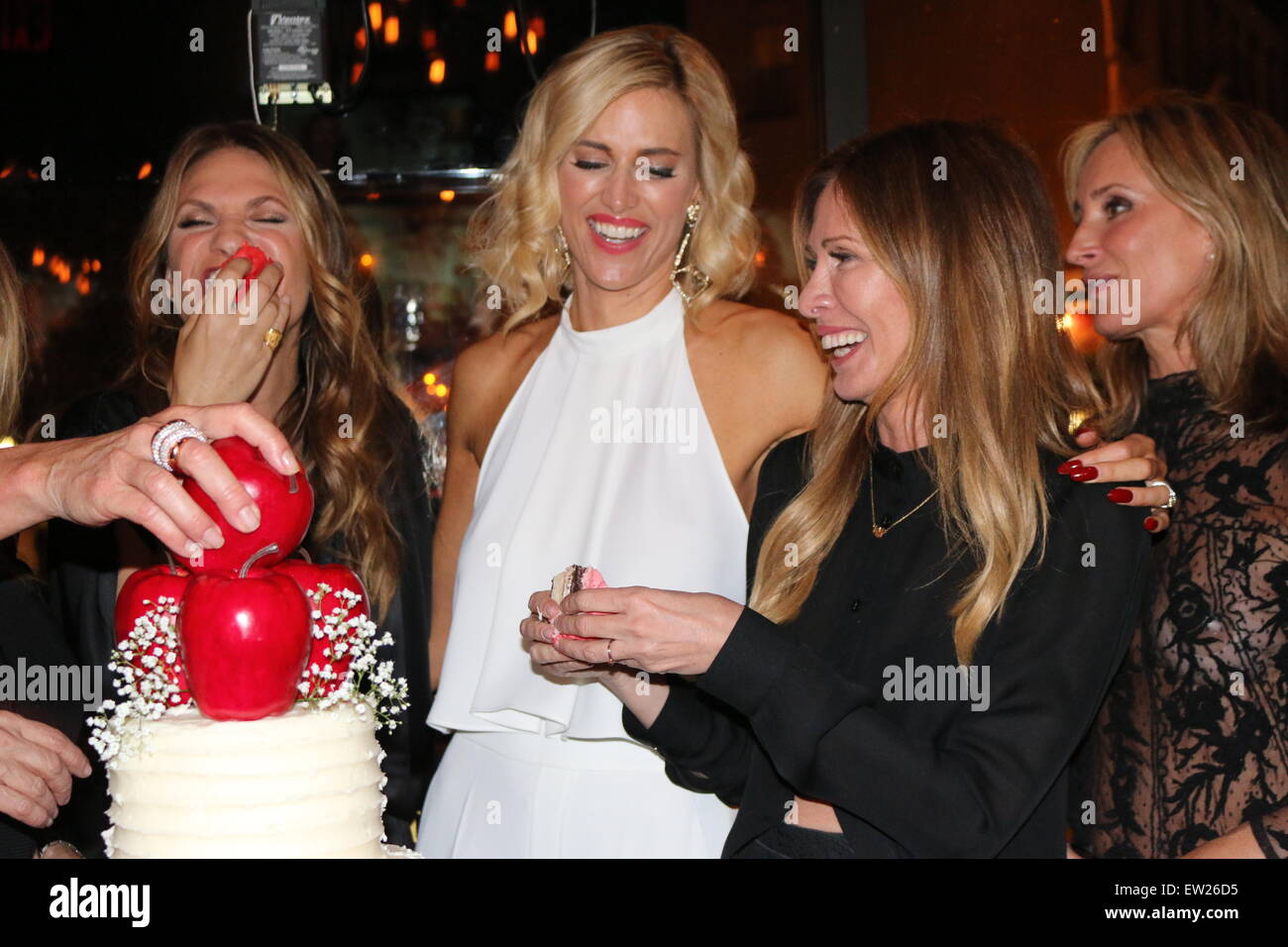 Kristen taekman and ramona singer hires stock photography and images