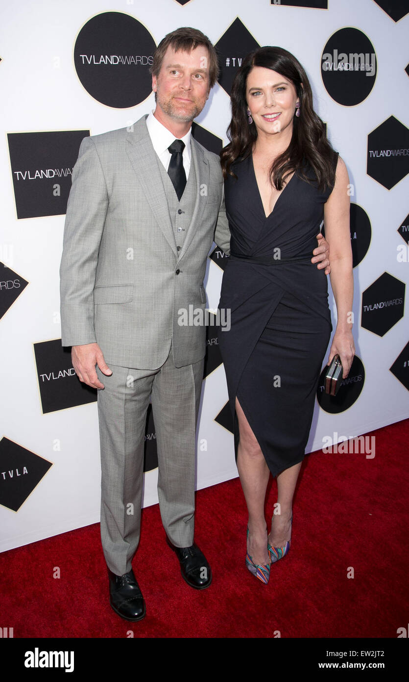 Celebrities attend 2015 TV LAND Awards at The Saban Theatre.  Featuring: Peter Krause, Lauren Graham Where: Los Angeles, California, United States When: 11 Apr 2015 C Stock Photo