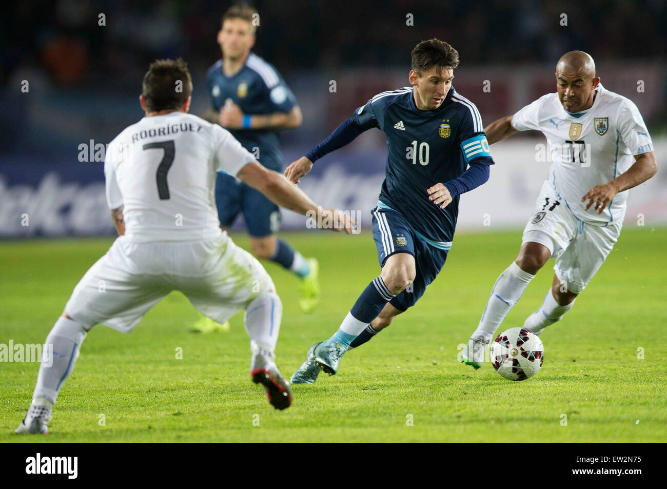 La Serena, Chile. 16th June, 2015. Lionel Messi (C) of Argentina vies for the ball with Cristian Rodriguez (L) and Egidio Arevalo of Uruguay during the Group B match at the 2015 American Cup, at La Portada stadium, in La Serena, Chile, on June 16, 2015. Argentina won 1-0. Credit:  Luis Echeverria/Xinhua/Alamy Live News Stock Photo