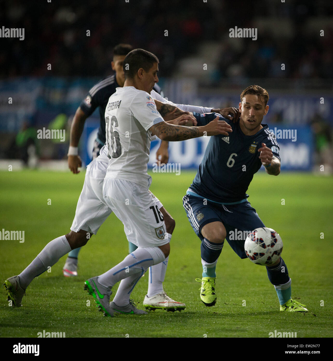 La Serena, Chile. 16th June, 2015. Lucas Biglia (R) of Argentina vies for the ball with Maxi Pereira of Uruguay during the Group B match at the 2015 American Cup, at La Portada stadium, in La Serena, Chile, on June 16, 2015. Argentina won 1-0. Credit:  Pedro Mera/Xinhua/Alamy Live News Stock Photo