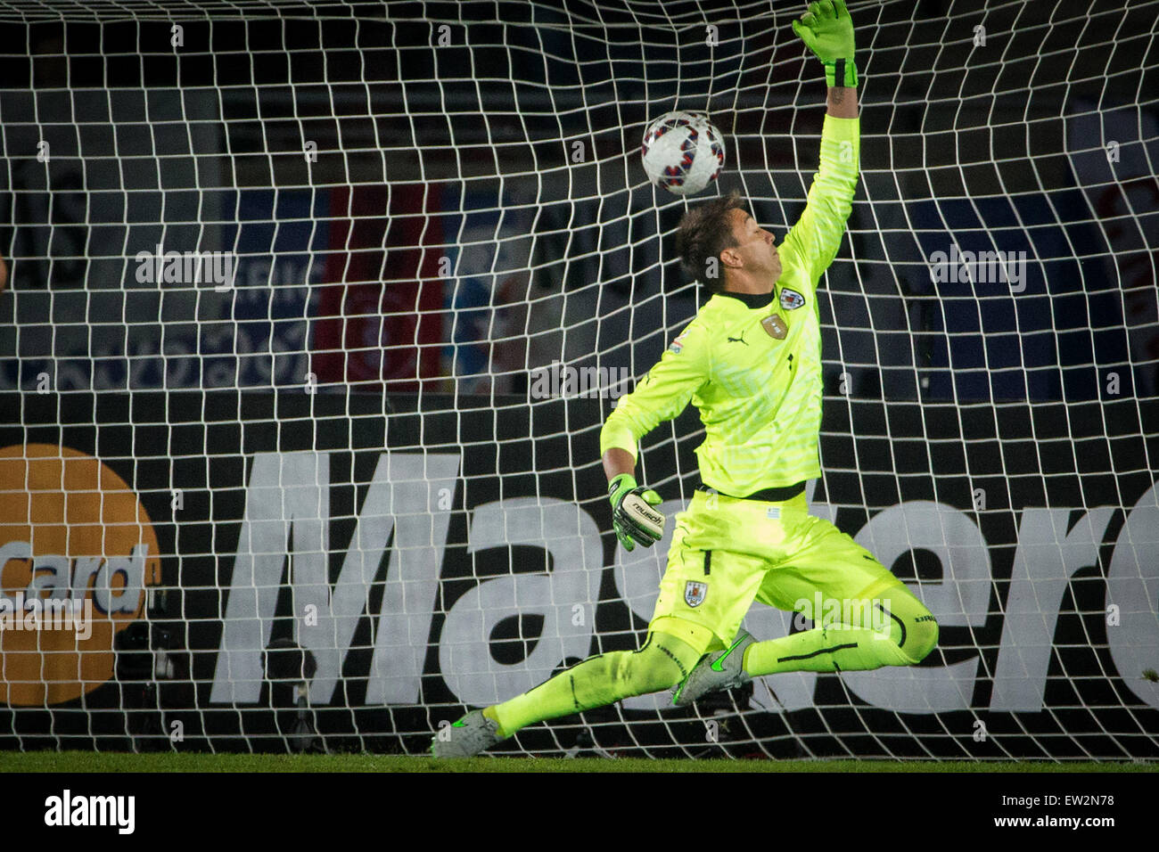 La Serena, Chile. 16th June, 2015. Goalie Fernando Muslera of Uruguay tries to prevent a goal during the Group B match against Argentina at the 2015 American Cup, at La Portada stadium, in La Serena, Chile, on June 16, 2015. Uruguay lost 0-1. Credit:  Pedro Mera/Xinhua/Alamy Live News Stock Photo