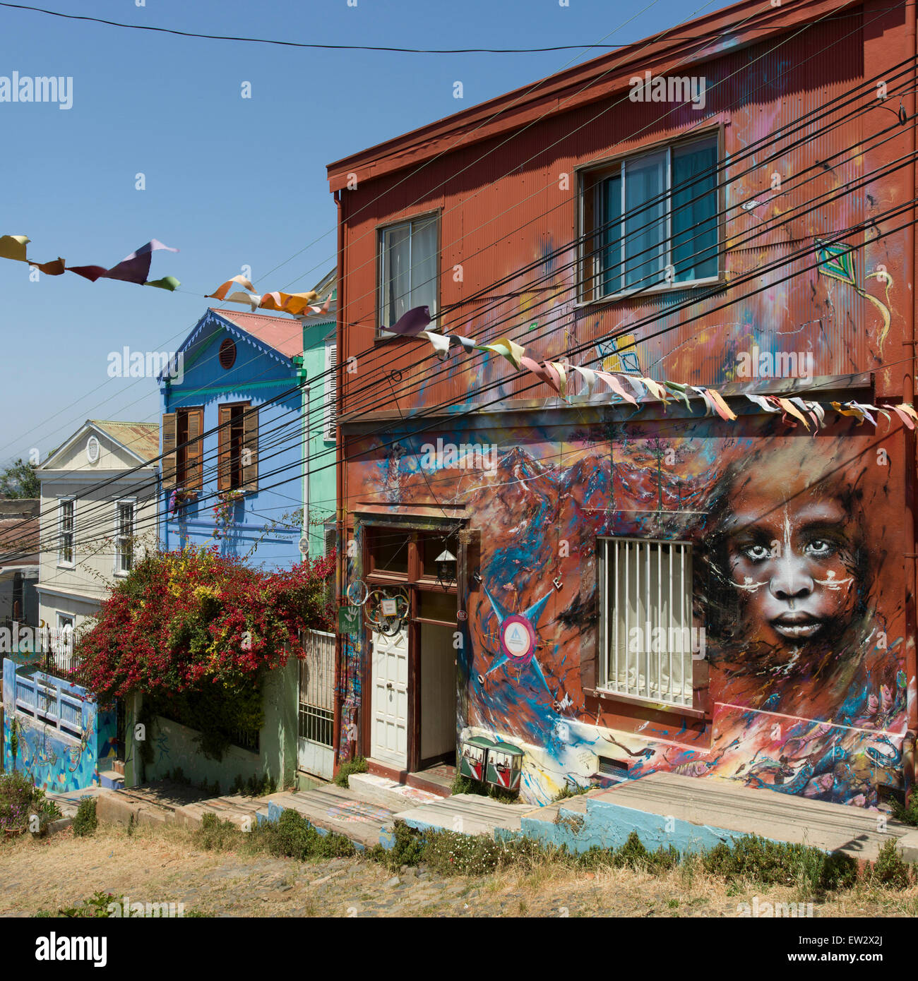 Murals on house, Valparaiso, Chile Stock Photo Alamy