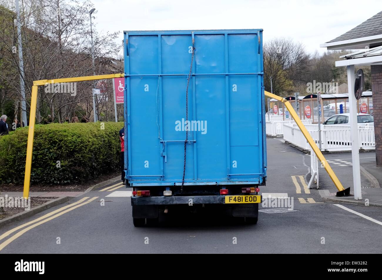 A high sided vehicle got stuck under a barrier as the driver tried to enter the car park at Tesco in Canonmills, Edinburgh at lunchtime  Featuring: View Where: Edinburgh, United Kingdom When: 13 Apr 2015 C Stock Photo