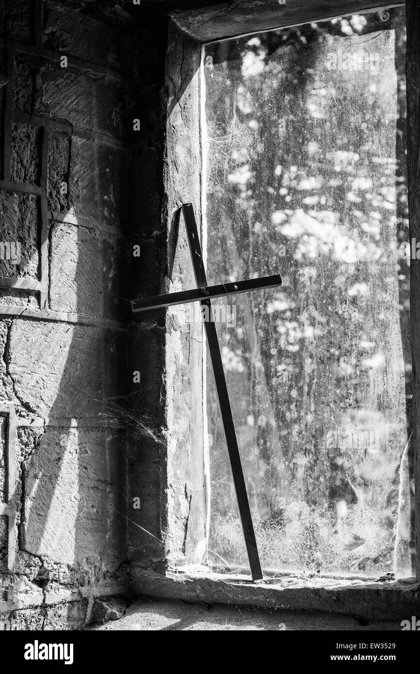 A wooden cross in the window of St Giles' Church, Ludford, ludlow, Shropshire, England, UK Stock Photo