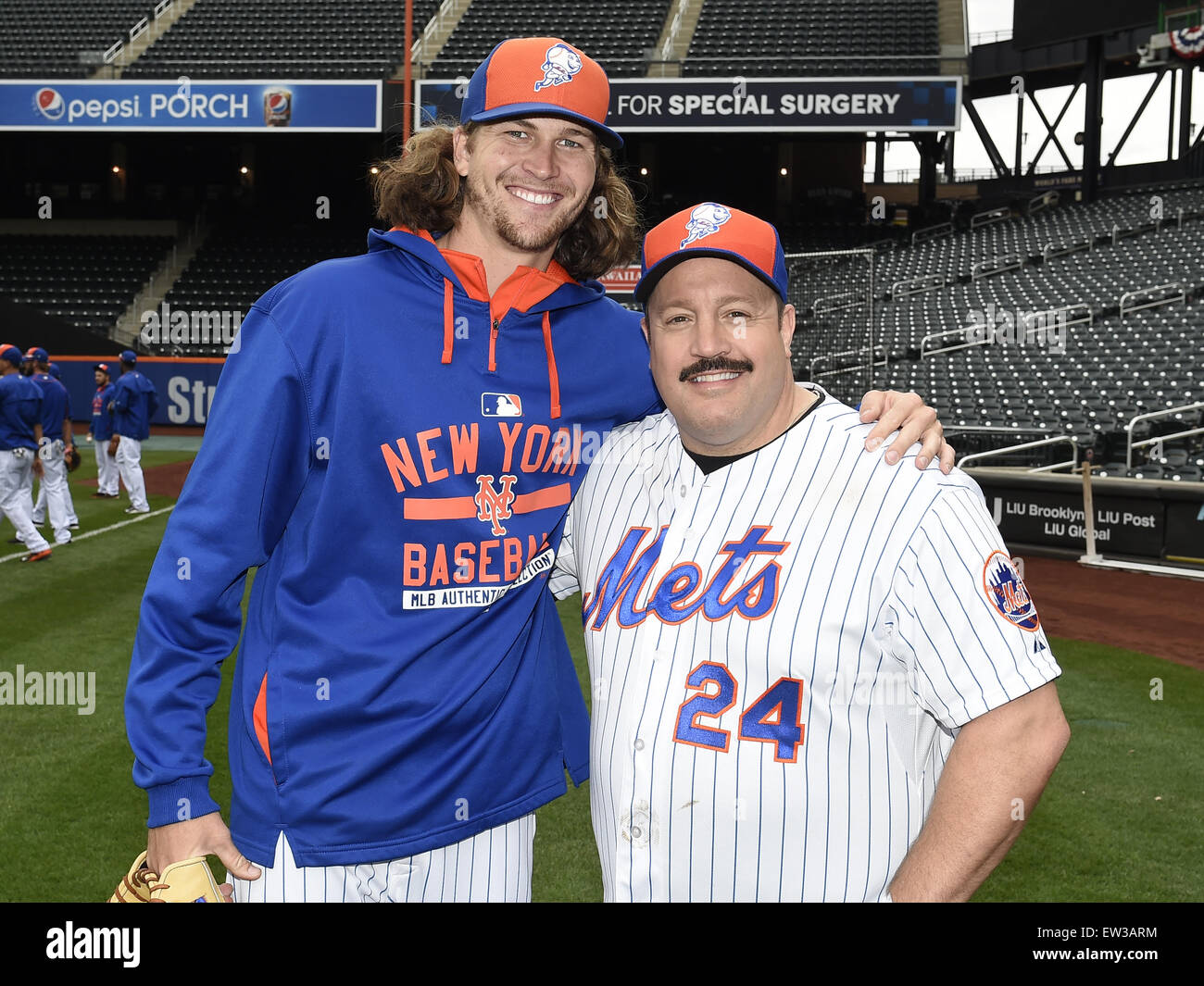 The King of Queens sitcom actor Kevin James, takes batting practice at Citi  Field stadium in Queens, the home baseball park of the New York Mets  Featuring: Kevin James, Jacob deGrom Where: