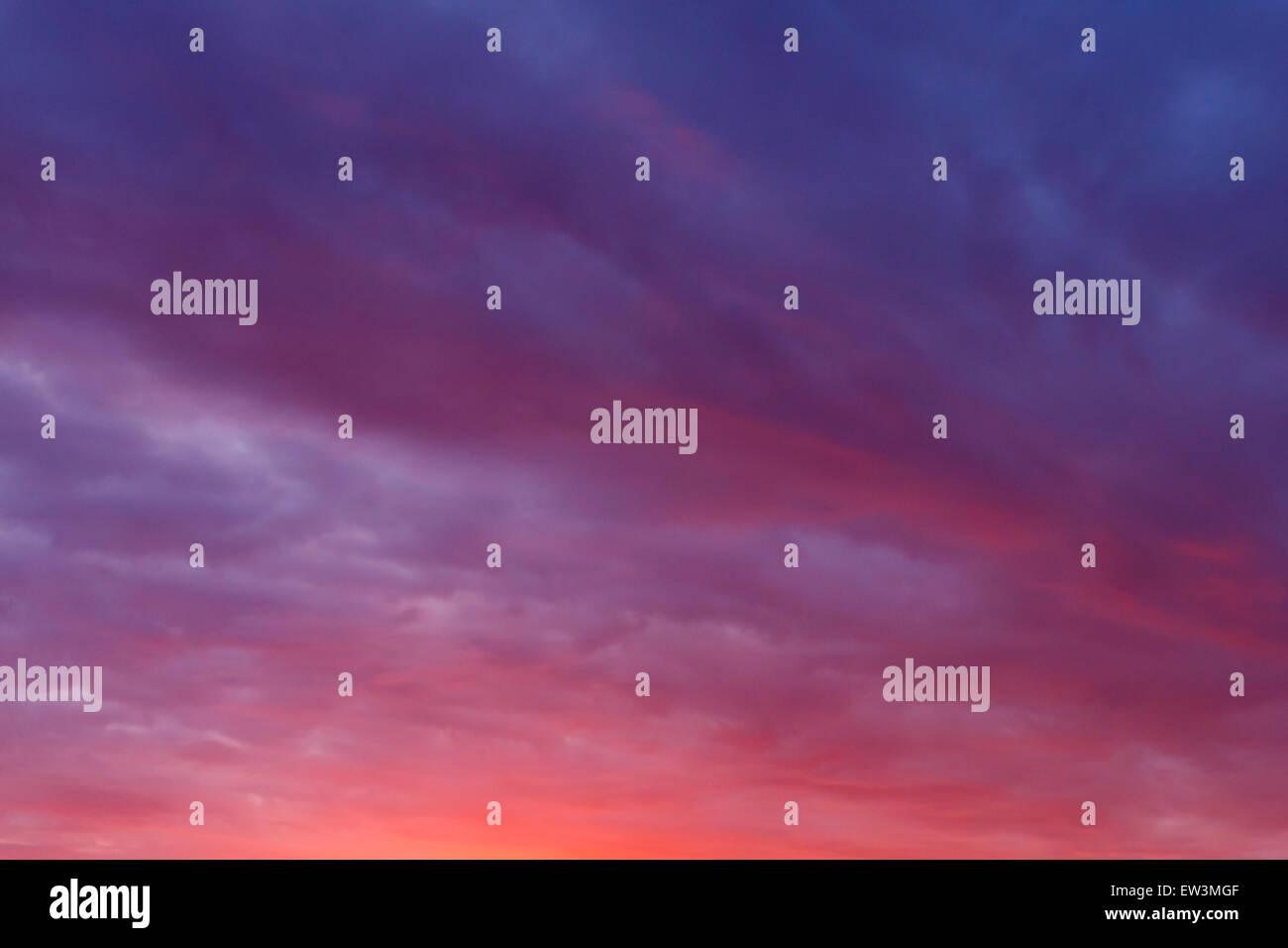 Dark blue sky sunset clouds hi-res stock photography and images - Alamy