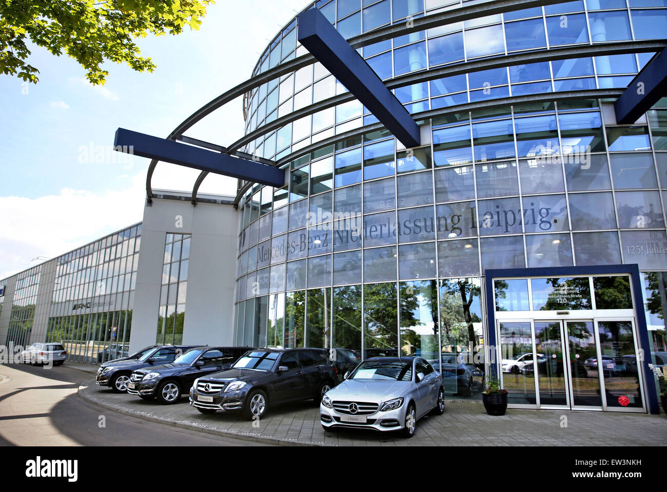 Leipzig, Germany. 17th June, 2015. View of the Mercedes-Benz branch in Leipzig, Germany, 17 June 2015. According to media reports the car manufacturer Daimler wants to sell its Mercedes-Benz branches in East Germany to the Chinese company Lei Shing Hong (LSH). Photo: JAN WOITAS/dpa/Alamy Live News Stock Photo