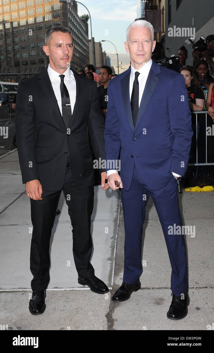 Anderson cooper benjamin maisani hi-res stock photography and images