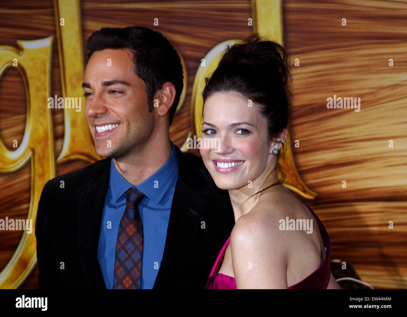Zachary Levi and Mandy Moore at the Los Angeles premiere of 'Tangled' at the El Capitan Theater in Hollywood - Alamy