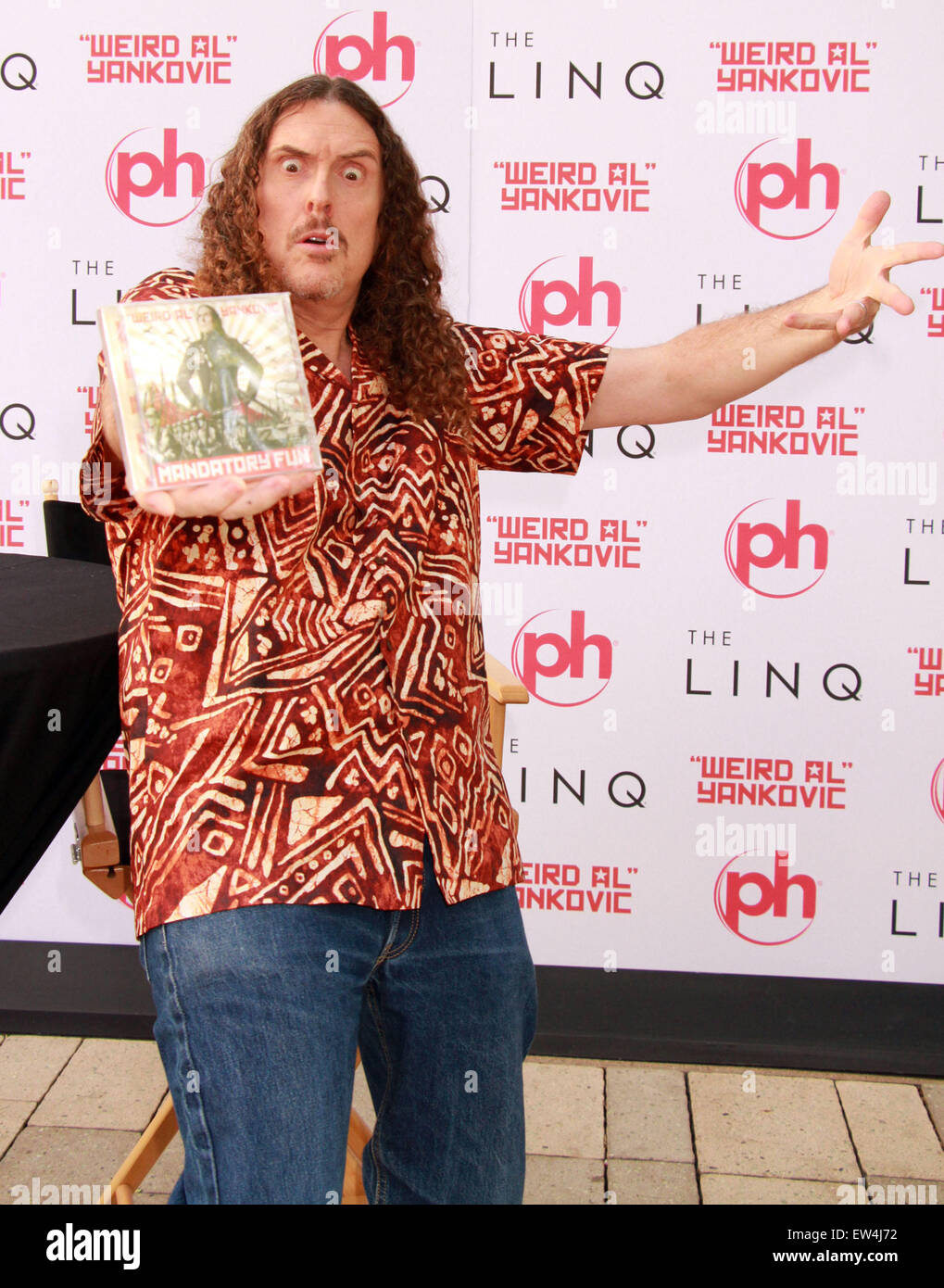 Wierd Al Yankovic signing copies of his 14th studio album 'Mandatory ...