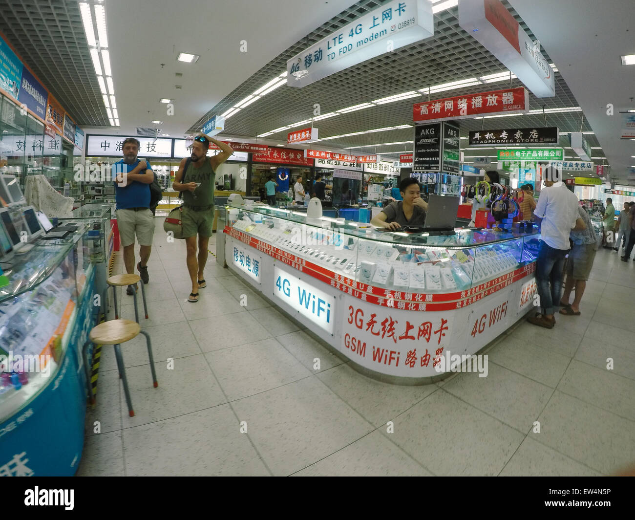 Huaqiangbei electronics market of Shenzhen in China Stock Photo Alamy