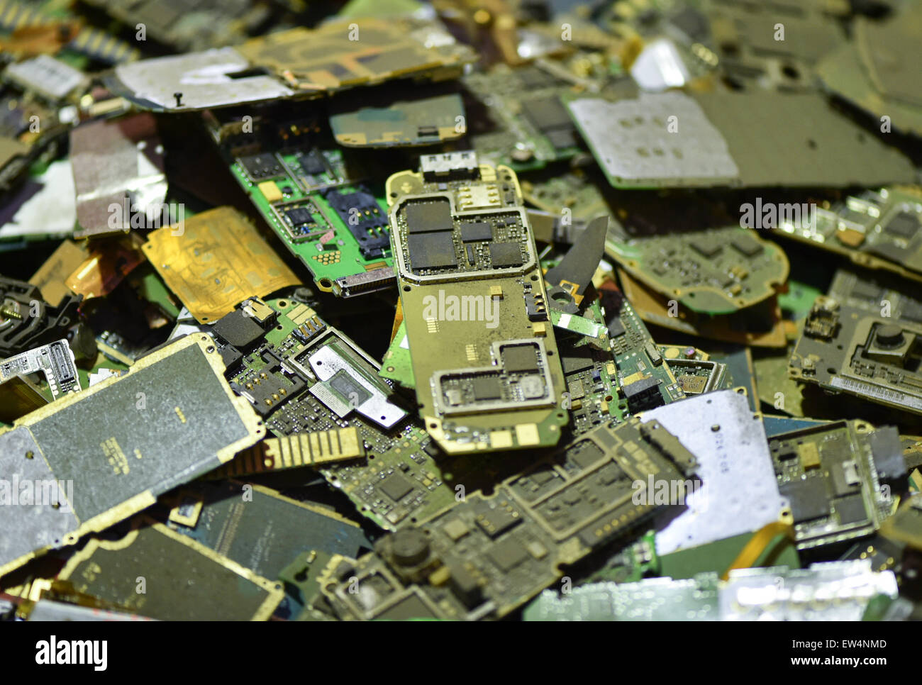 Luststadt, Germany. 27th May, 2015. Control cards of old mobile phones are seen in the recycling company ALBA in Luststadt, Germany, 27 May 2015. Photo: UWE ANSPACH/dpa/Alamy Live News Stock Photo