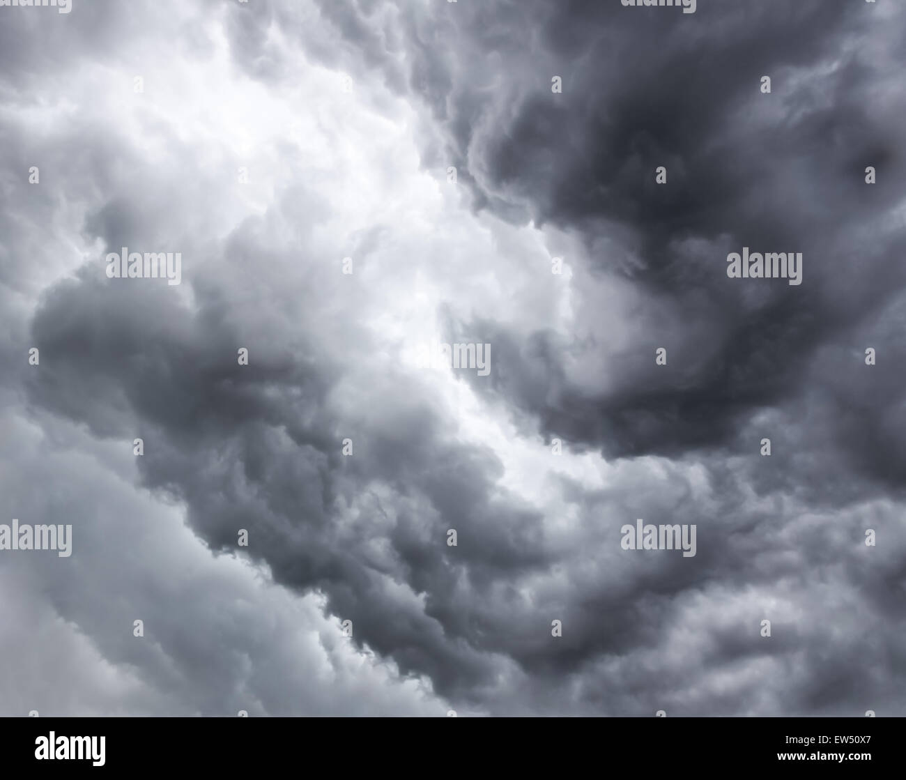 Dark cloud layer hi-res stock photography and images - Alamy