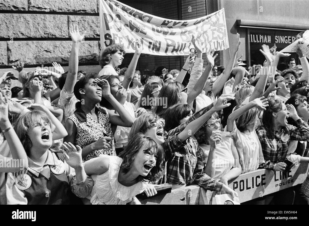 Beatles fans screaming hi-res stock photography and images - Alamy