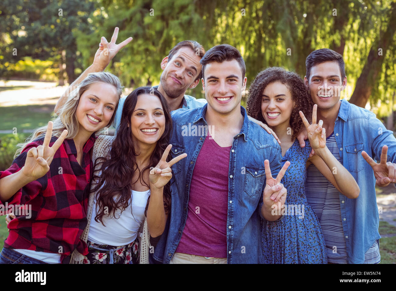 Happy friends hi-res stock photography and images - Alamy