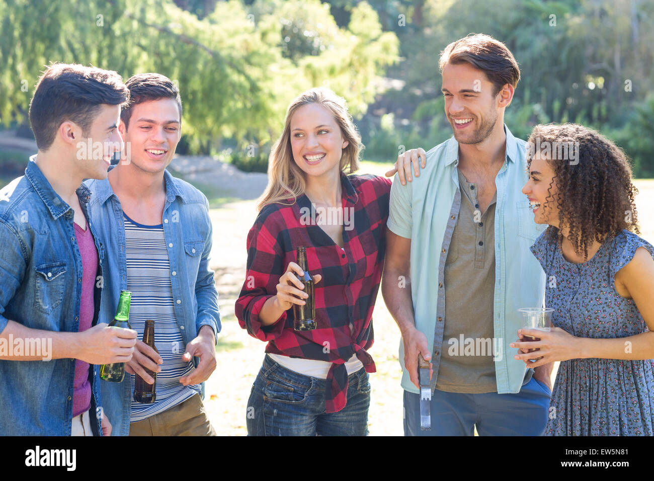 Happy friends in the park having barbecue Stock Photo - Alamy