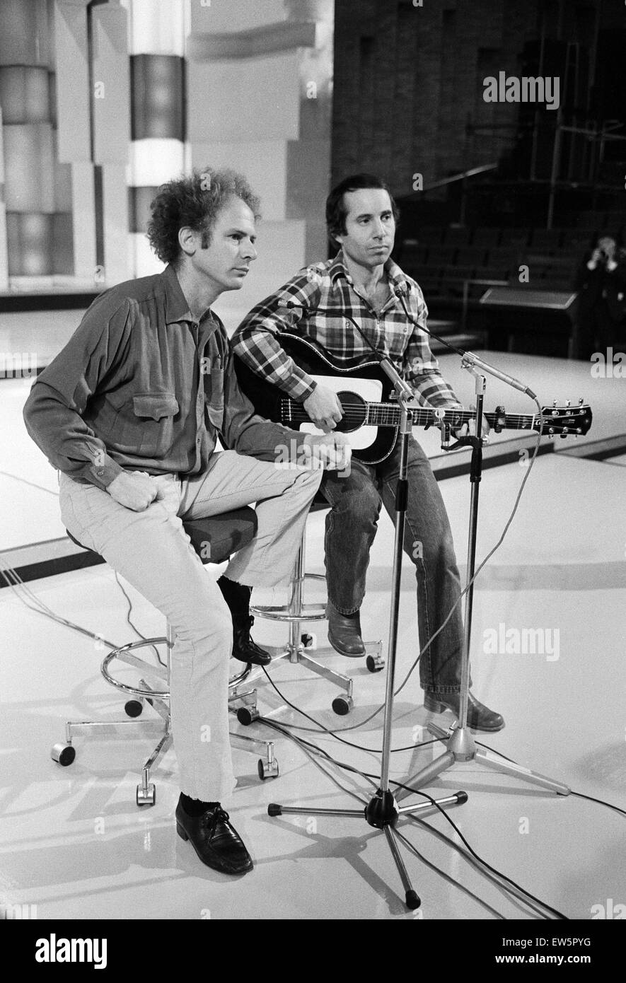 Paul Simon and Art Garfunkel, one of the greatest duos in pop music history, played together for the first time in seven years at the launching of the new British annual pop music Britannia Awards. 18th October 1977. Stock Photo