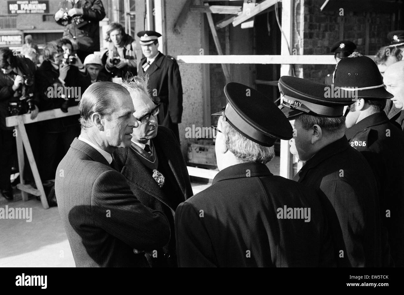 Prince Philip, Duke of Edinburgh visits the Mulberry Bush pub, one of the scene's of the Birmingham Pub Bombings. 25th November 1974. Stock Photo