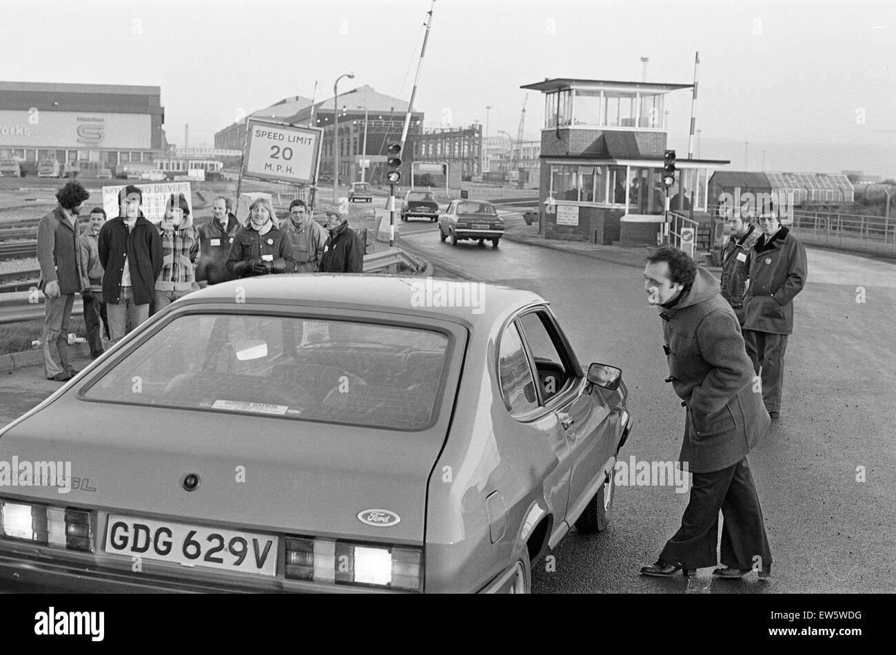 Strike pickets High Resolution Stock Photography and Images Alamy