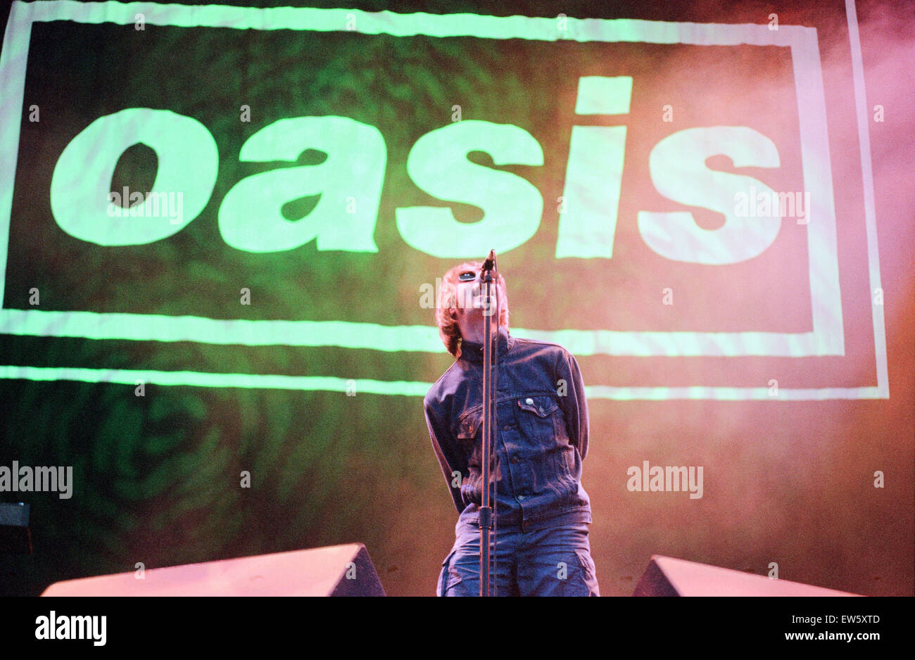 1996 Oasis, music group, performing on stage, Balloch Castle Country