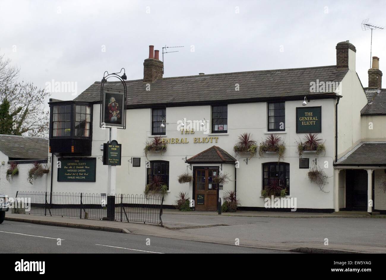 The General Eliott pub, St. Johns Road, Uxbridge. 19th February 2002. Stock Photo