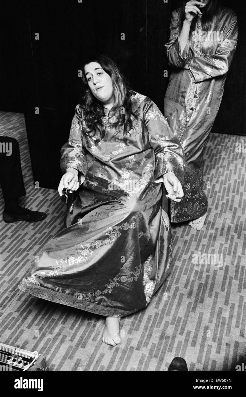 Cass Elliott from the American singing group The Mamas and the Papas seen here in London. The group held a press conference following the release of Cass Elliott from police custody after she was arrested for the alleged theft of two blankets from a Kensi Stock Photo