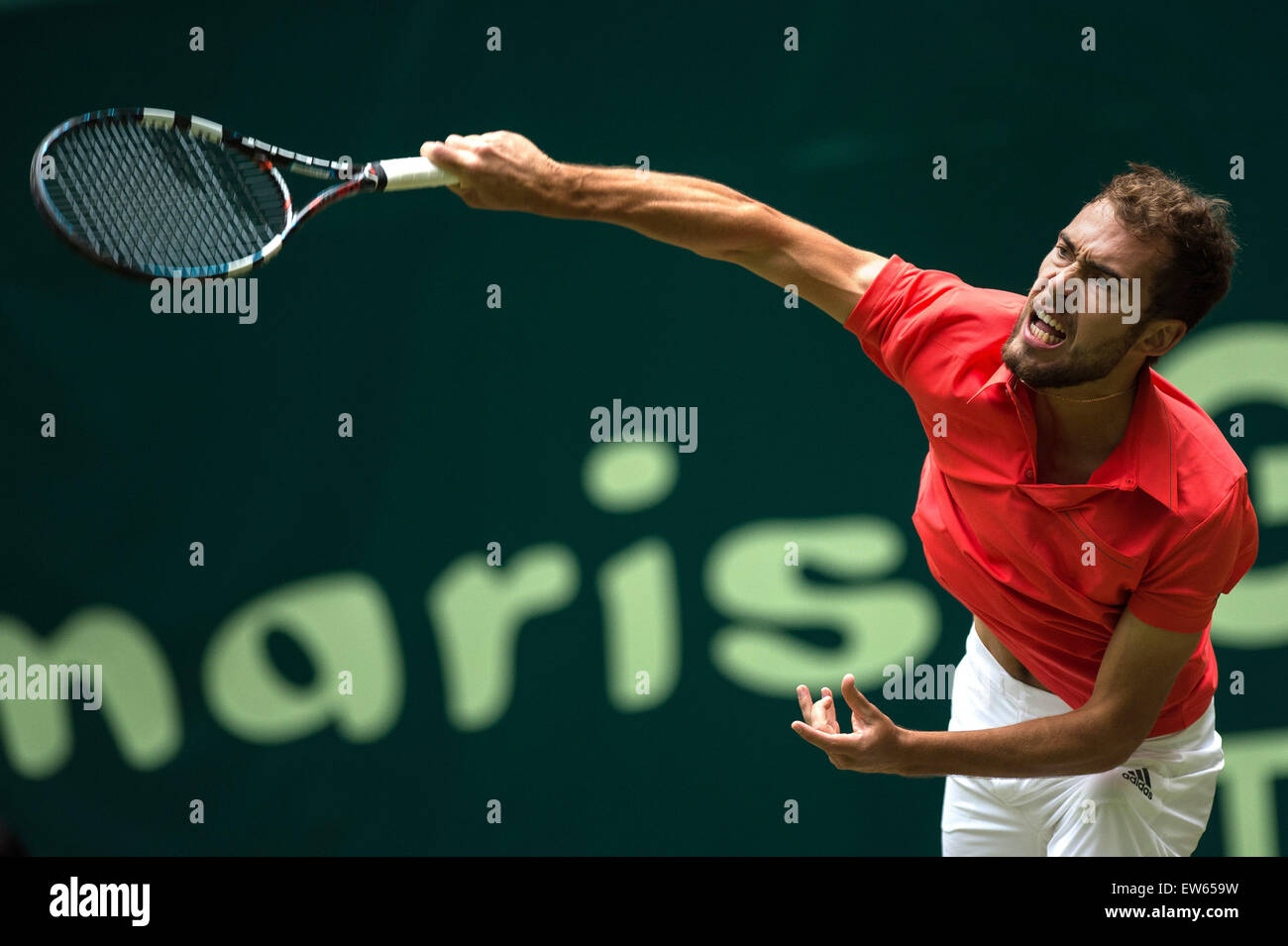Halle, Germany. 18th June, 2015. Jerzy Janowicz of Poland in action in the  round of 16 match against Falla of Colombia during the ATP tennis  tournament in Halle, Germany, 18 June 2015.