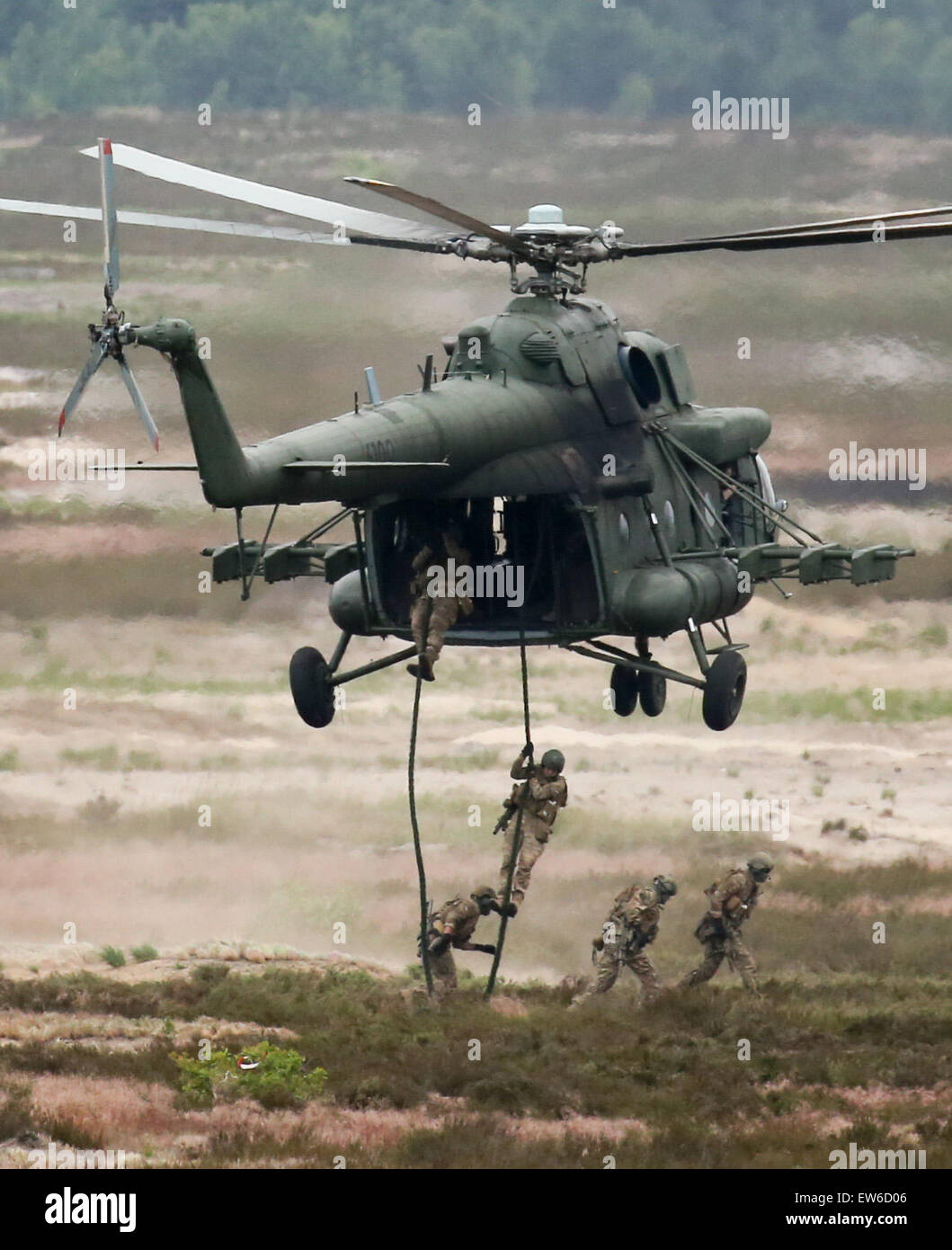 Militaryon Rope Soldiers on rope hi-res stock photography and images - Alamy
