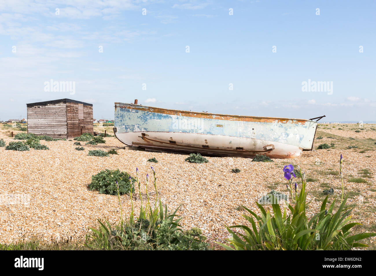 Abandoned fishing boat on the Kent beach at Dungeness Stock Photo - Alamy