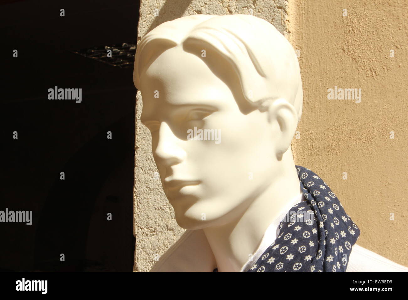 Head mannequin hi-res stock photography and images - Alamy