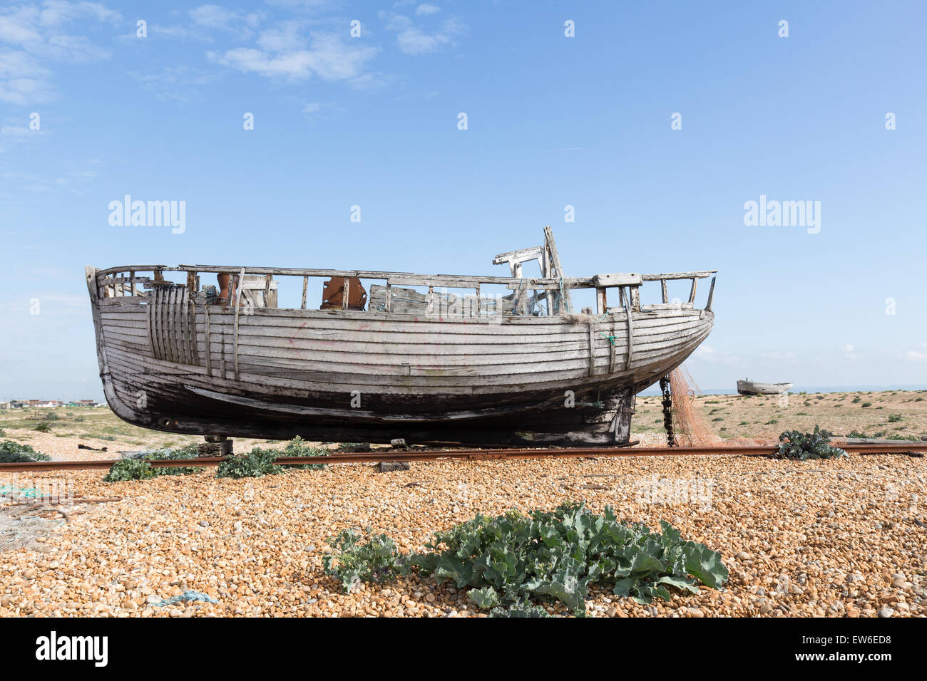 Abandoned fishing boat on the Kent beach at Dungeness Stock Photo - Alamy