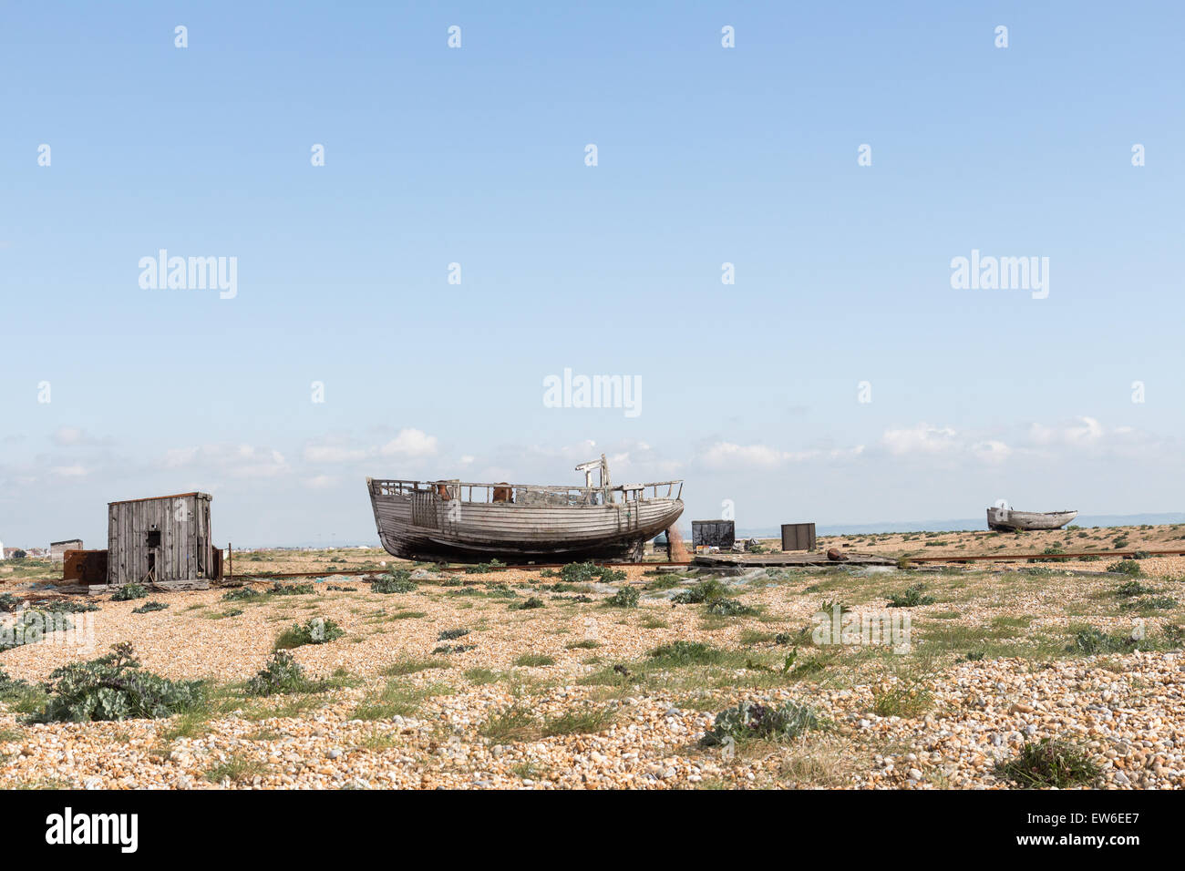 Abandoned fishing boat on the Kent beach at Dungeness Stock Photo - Alamy