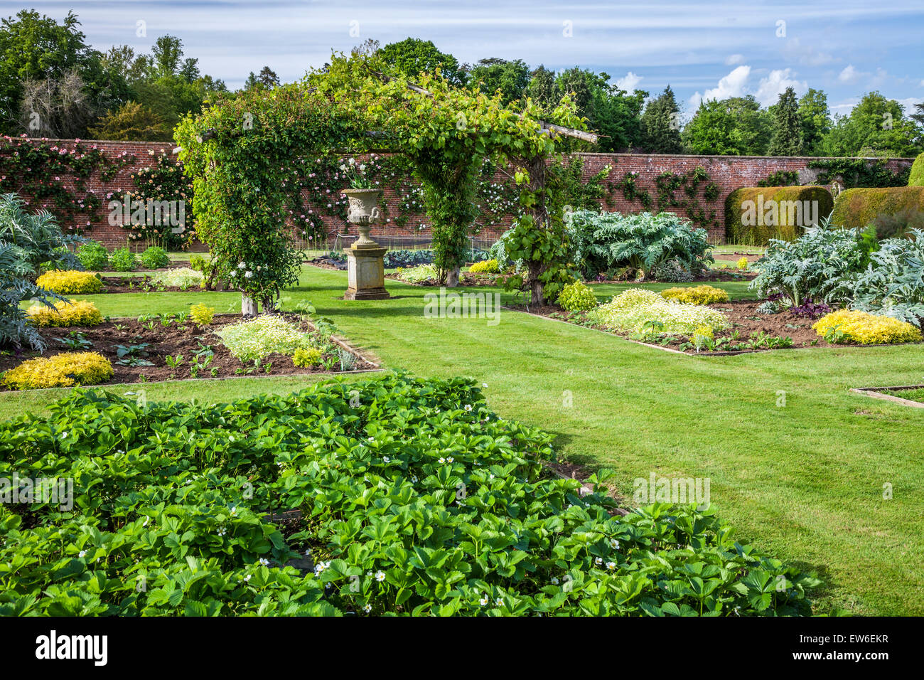 Walled vegetable garden hi-res stock photography and images - Alamy