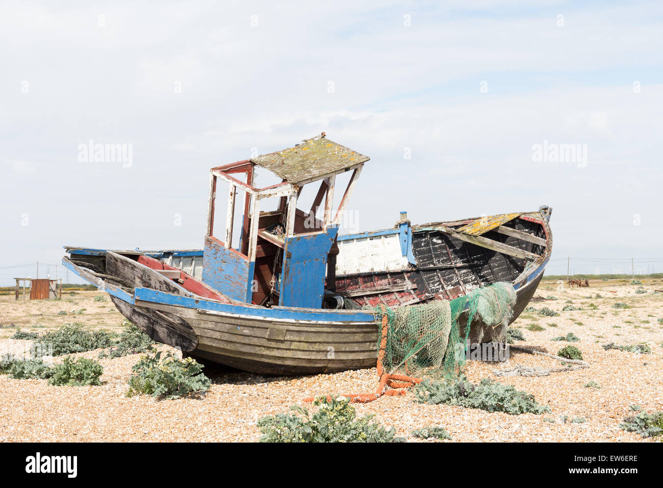 Abandoned fishing boat on the Kent beach at Dungeness Stock Photo - Alamy