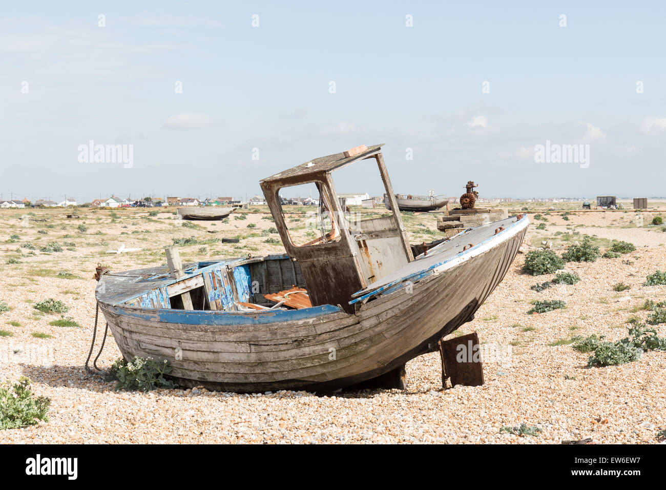 Abandoned fishing boat on the Kent beach at Dungeness Stock Photo - Alamy