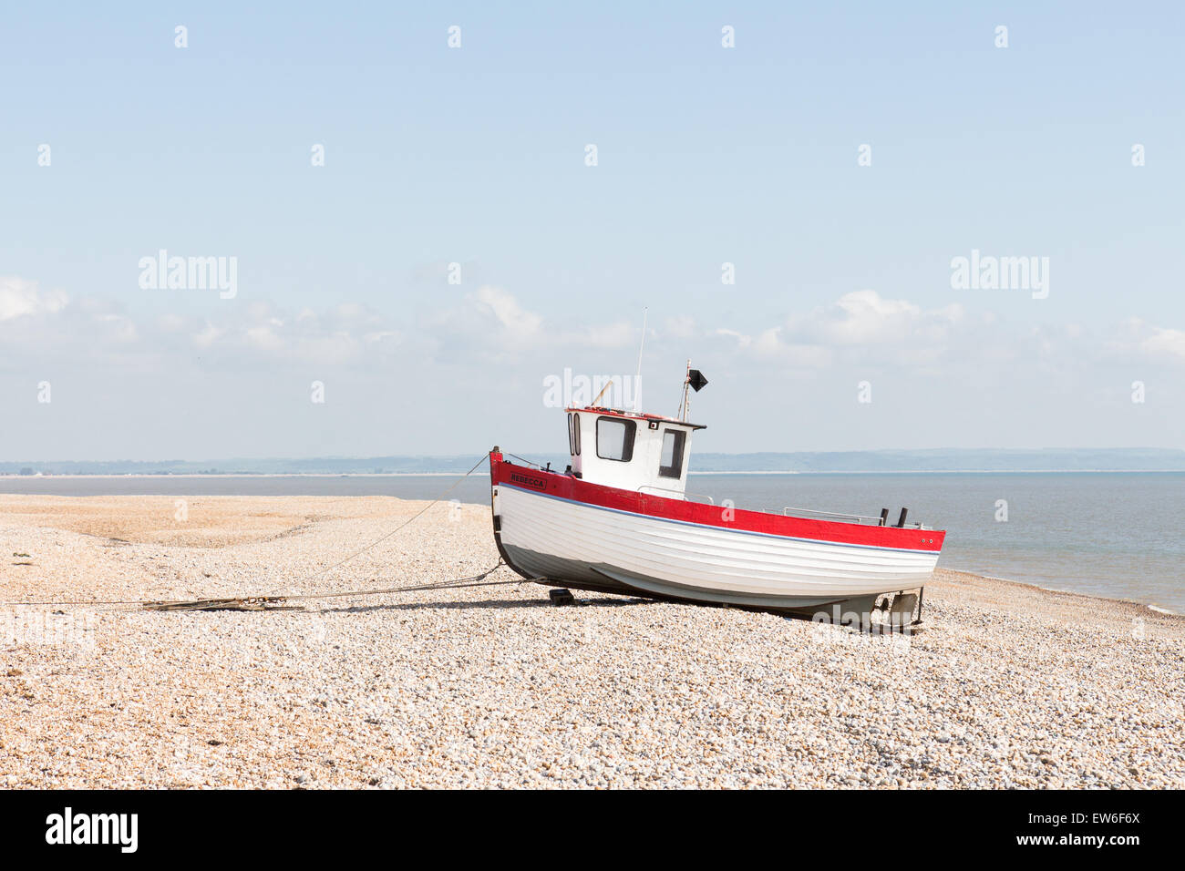 Abandoned fishing boat on the Kent beach at Dungeness Stock Photo - Alamy