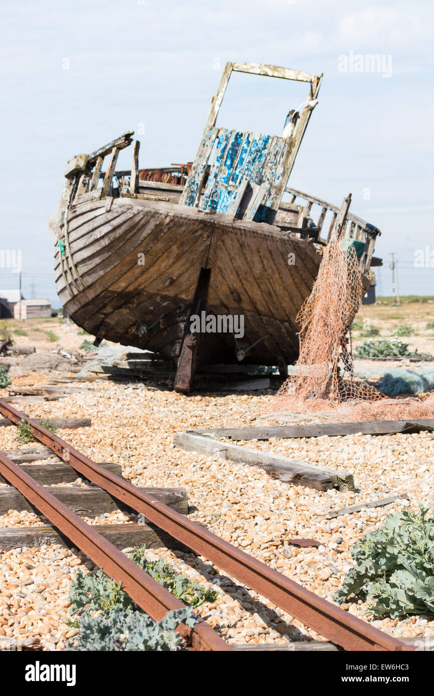 Abandoned fishing boat on the Kent beach at Dungeness Stock Photo - Alamy