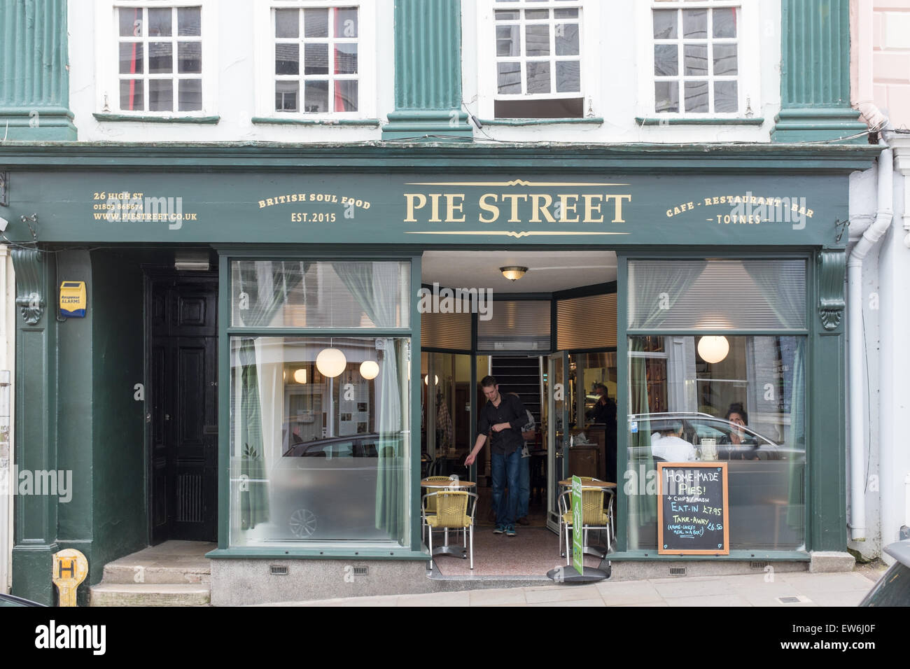 Pie Street cafe and restaurant in Totnes High Street, Devon Stock Photo