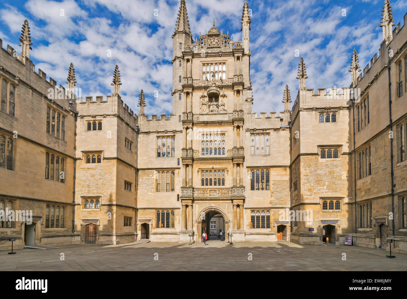 OXFORD CITY THE BODLEIAN LIBRARY AND COURTYARD Stock Photo