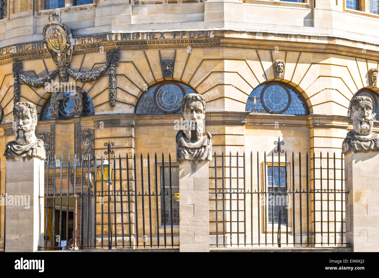 OXFORD CITY THE SHELDONIAN THEATRE SURROUNDED BY THE HEADS OF ROMAN
