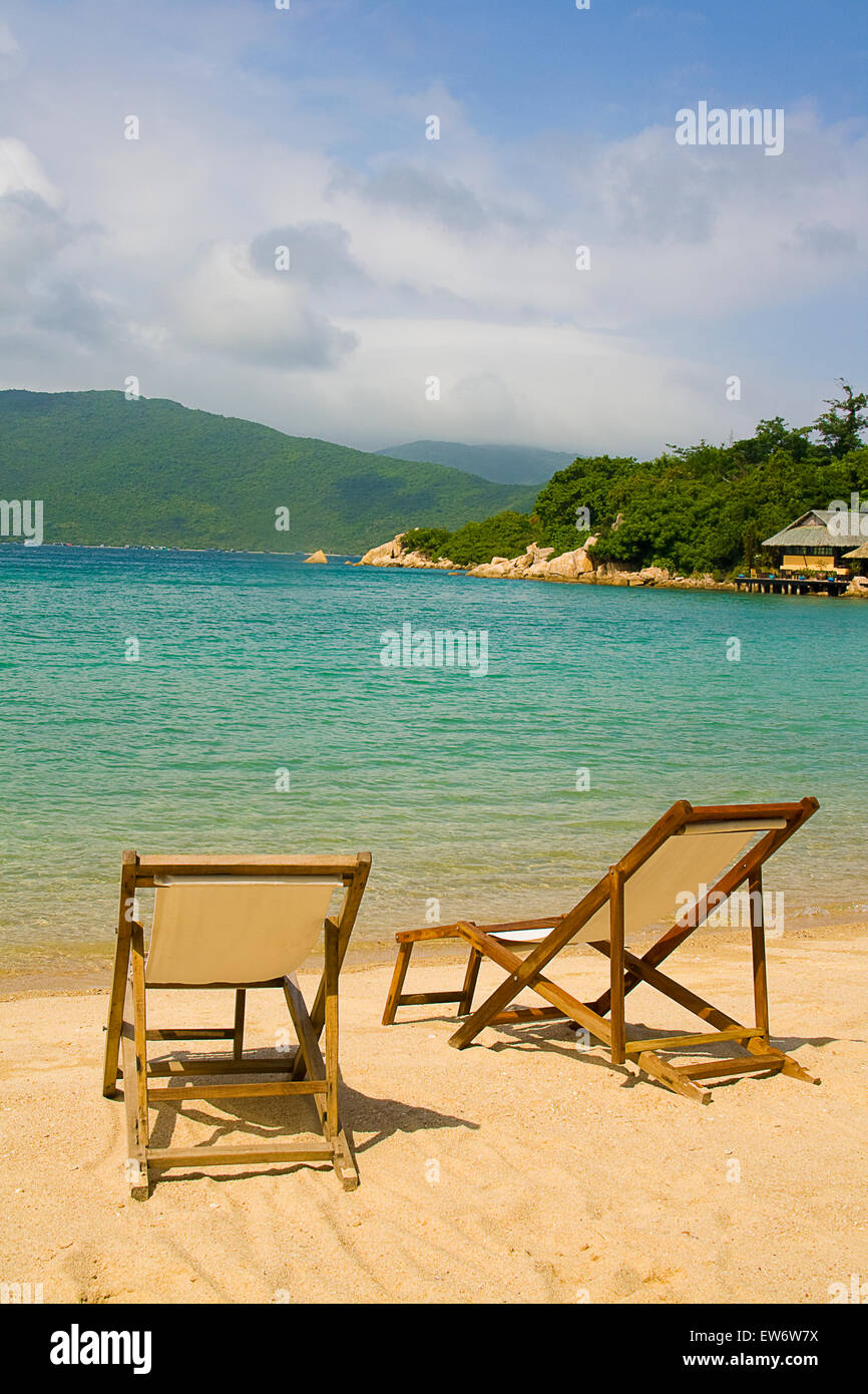 Deck chairs on beach hi-res stock photography and images - Alamy