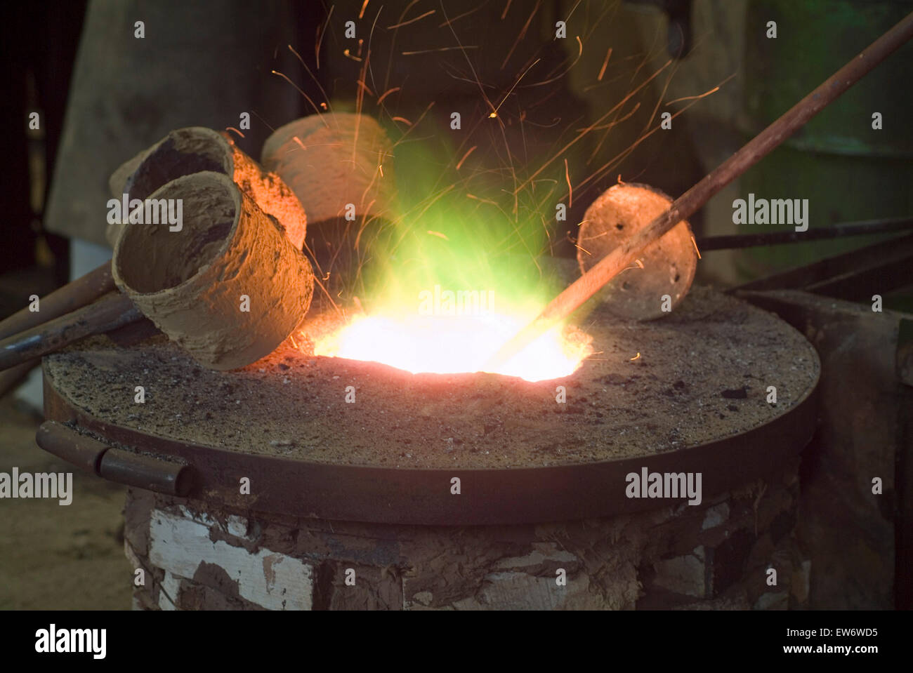 Bronze casting hires stock photography and images Alamy