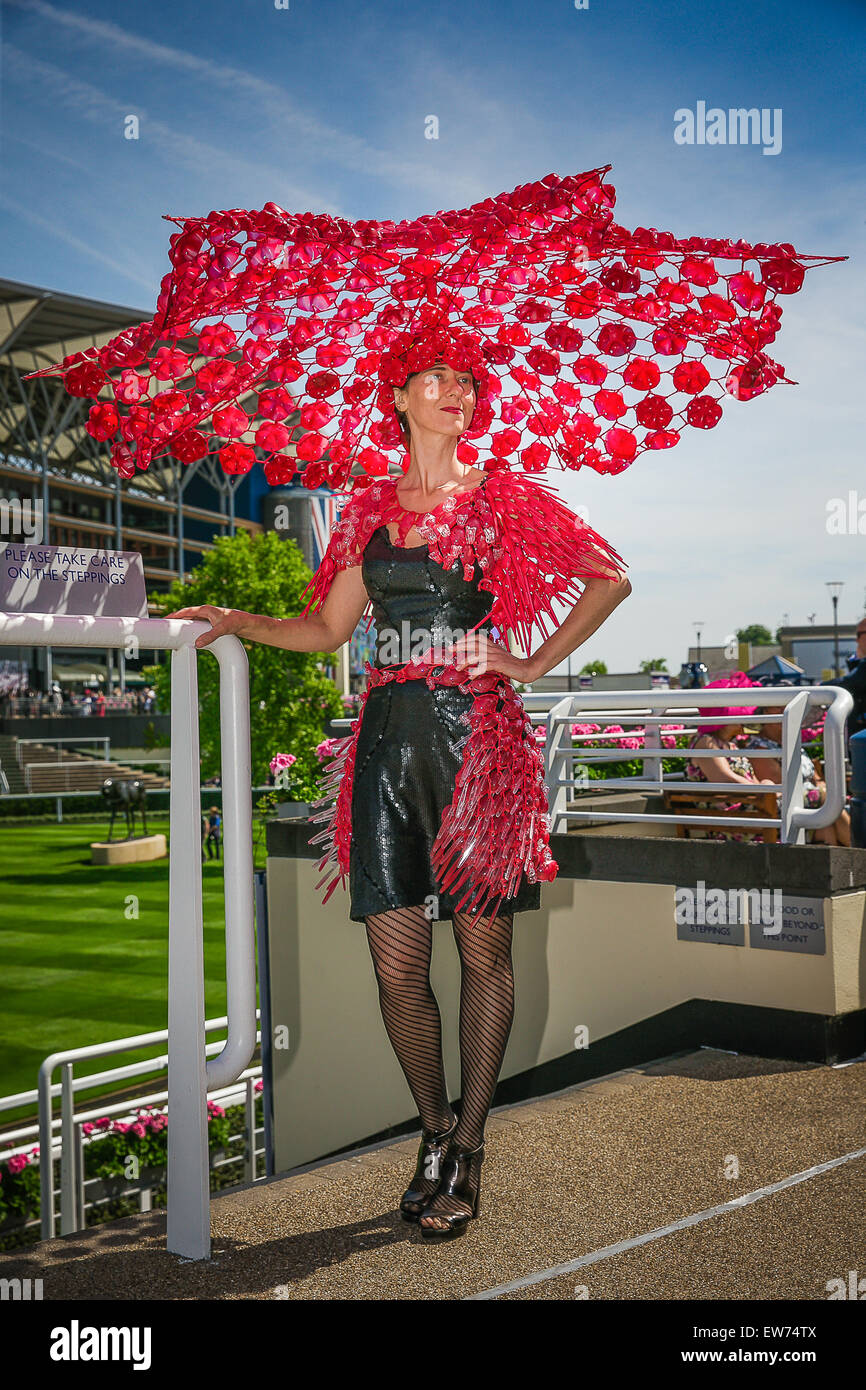 Ladies fashion at royal ascot hi-res stock photography and images - Alamy