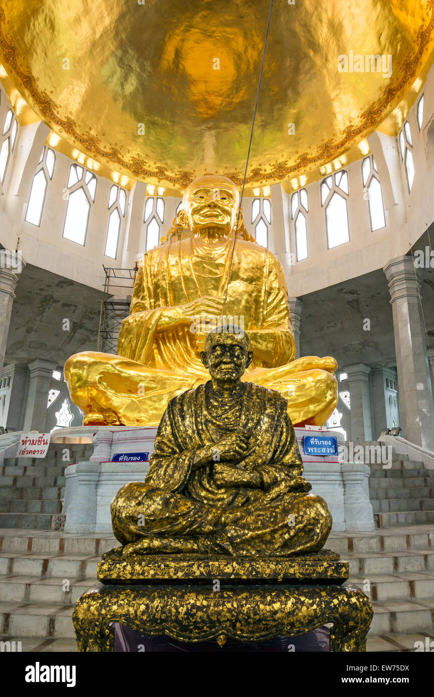 Monk, golden statue, Luang Phor Toh, 13 meters high, in the Wat Non Kum Temple, Sikhiu, near Korat, Nakhon Ratchasima Province Stock Photo
